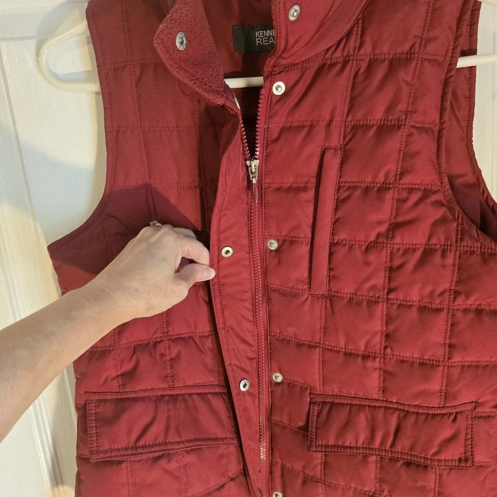 Kenneth Cole Reaction Burgundy Puffer Vest Size Small